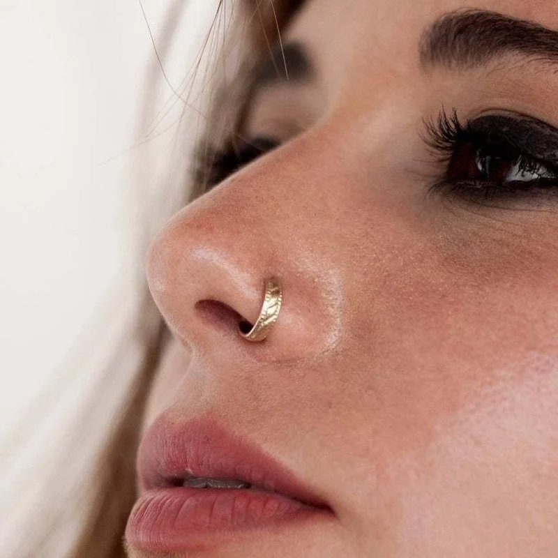 WOMEN NOSE PIN GOLD