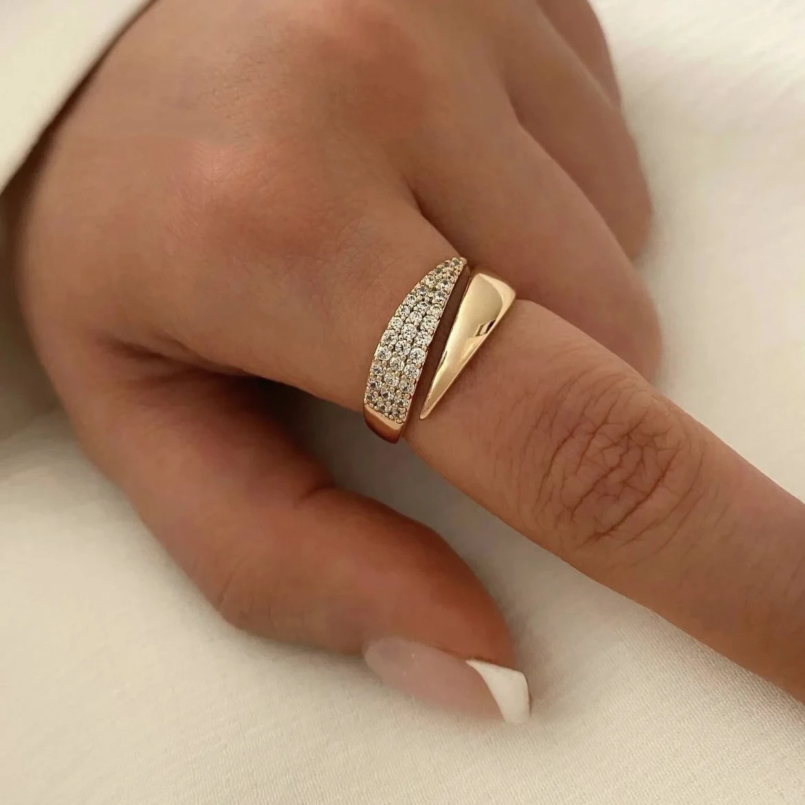 women-ring-gold