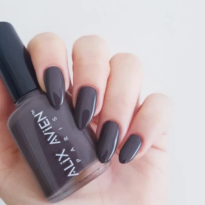ALIX AVIEN NAIL POLISH
