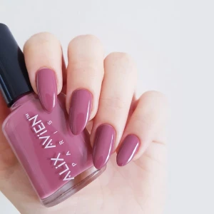 ALIX AVIEN NAIL POLISH