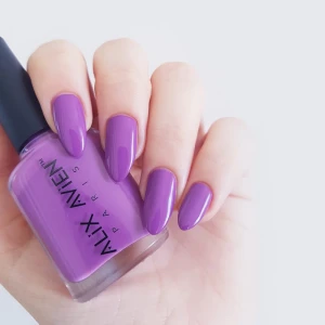 ALIX AVIEN NAIL POLISH